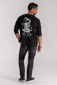 longsleeve-black_back-isolated-0143.jpg