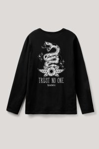 longsleeve-black_back-isolated-0143.jpg
