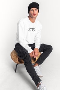 crop3-sweatshirt-man-at-white-2113.jpg