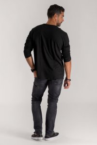 longsleeve-black_front-isolated-0038.jpg