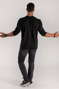 longsleeve-black_front-isolated-0071.jpg