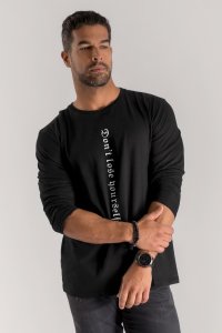 longsleeve-black_front-isolated-0063.jpg