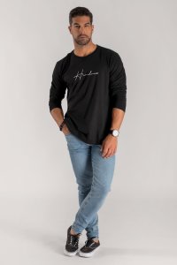 longsleeve-black_front-isolated-0080.jpg