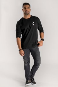 longsleeve-black_front-isolated-0068.jpg